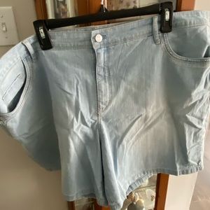 Gloria Vanderbilt denim shorts plus sz 22W